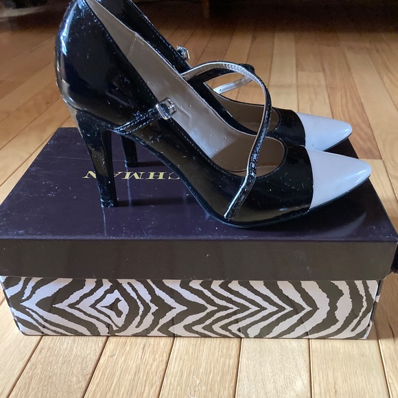 Dana Buchman Black and White Maryjane Pumps Sz 7 - Picture 2 of 4